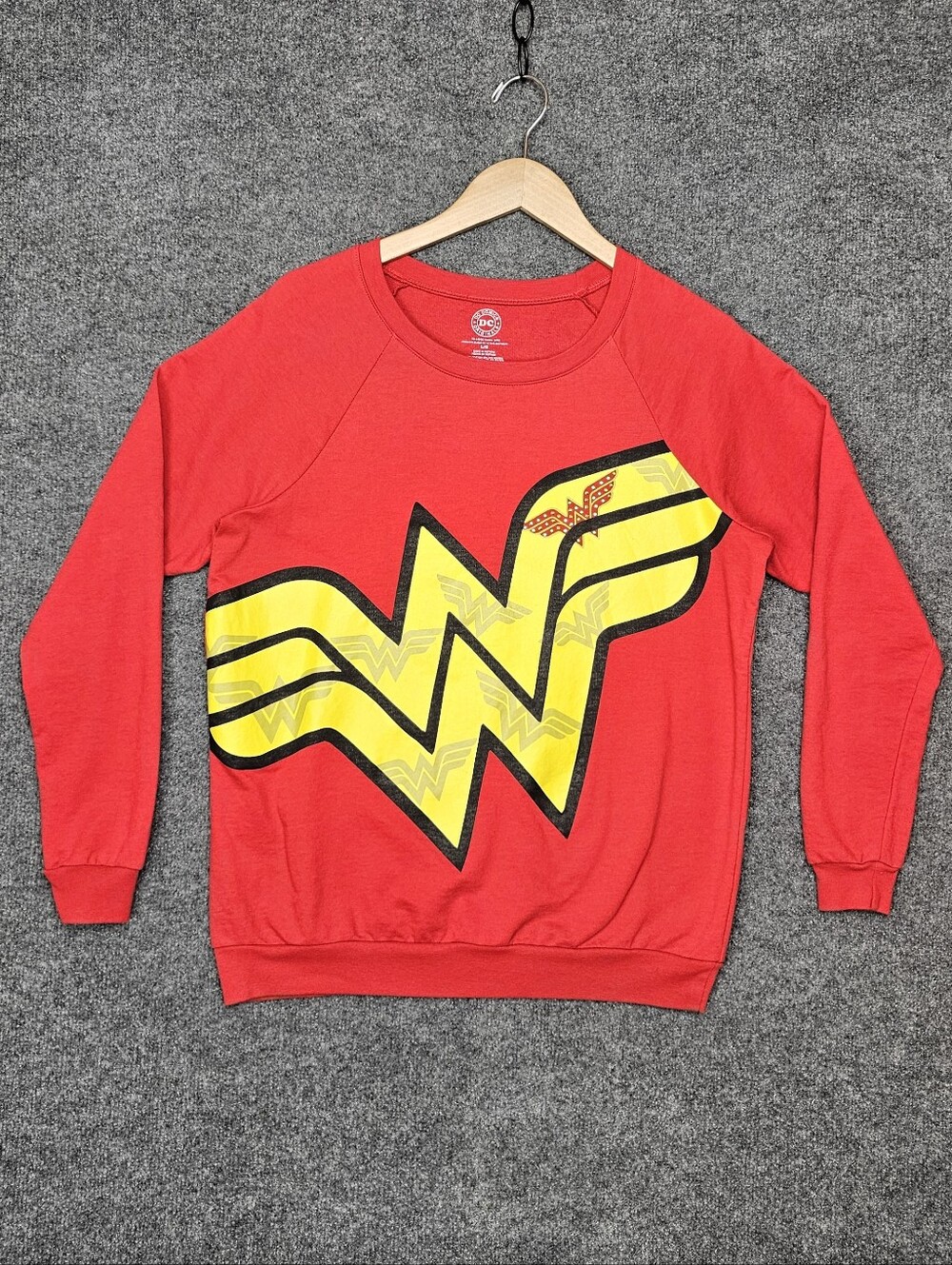 DC Comics Wonder Woman Red Lightweight Graphic Crewneck Sweatshirt- Large